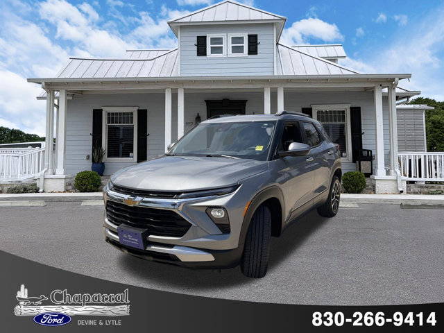 Used 2025 Chevrolet TrailBlazer LT AWD/4WD image 2