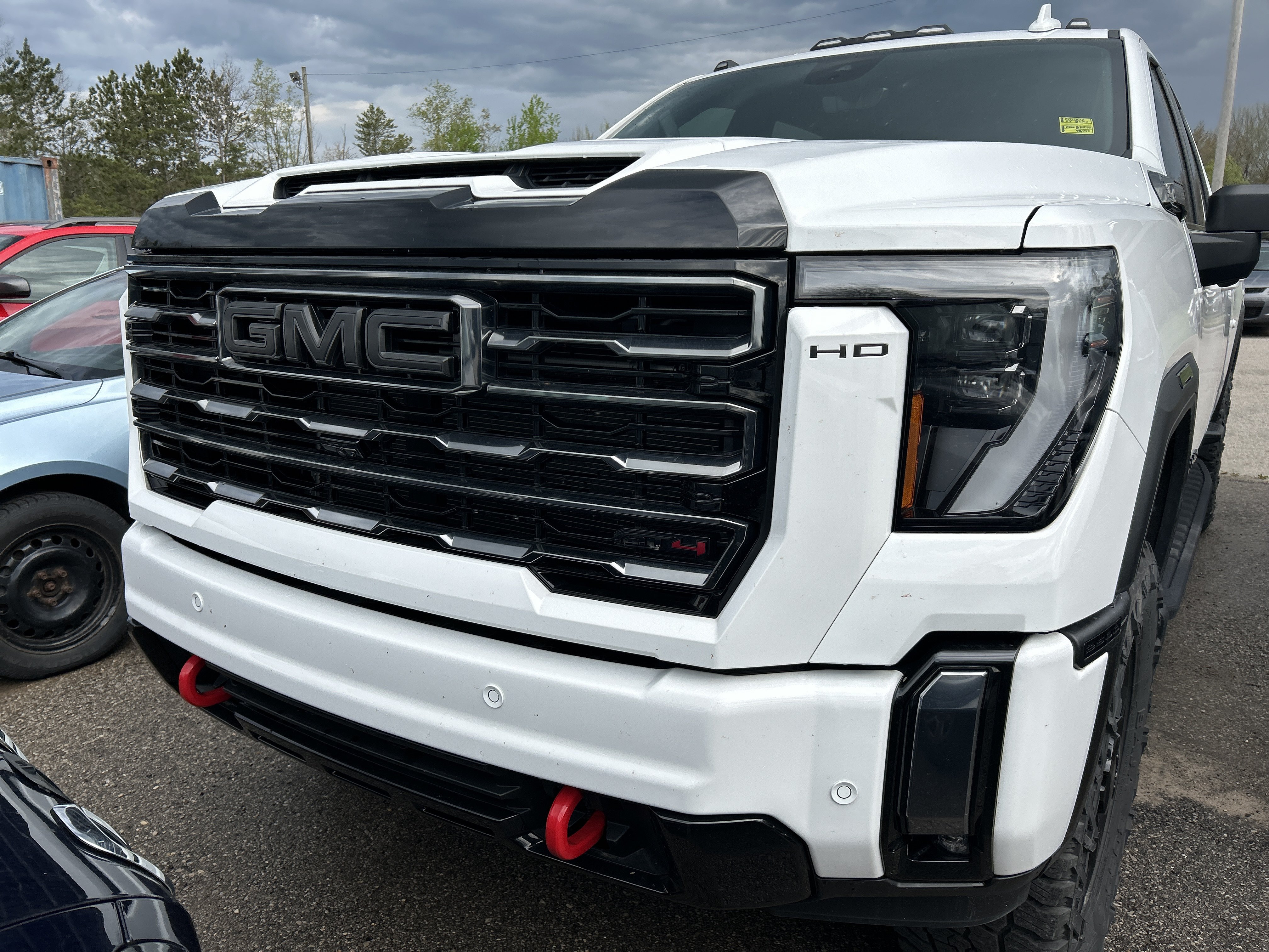 Used 2024 GMC Sierra 2500 AT4 w/ Technology Package AWD/4WD image 6