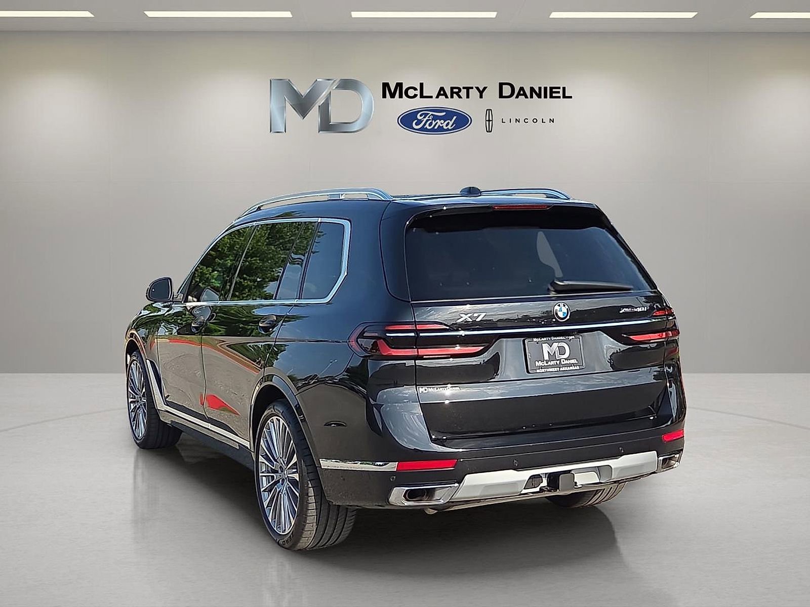 Used 2026 BMW X7 xDrive40i w/ Premium Package AWD/4WD image 4