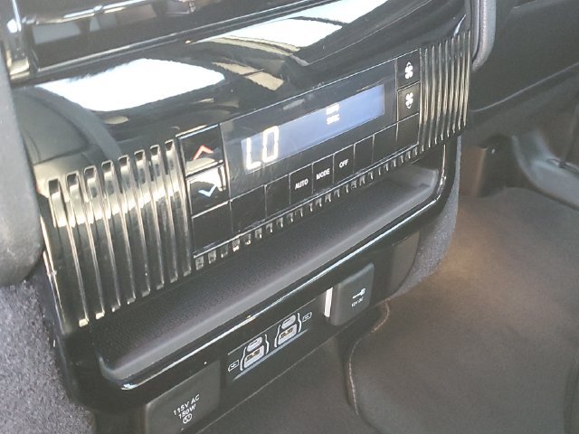 Used 2024 Jeep Wagoneer Series II AWD/4WD image 30