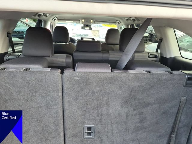 Used 2024 Toyota Highlander LE FWD image 32