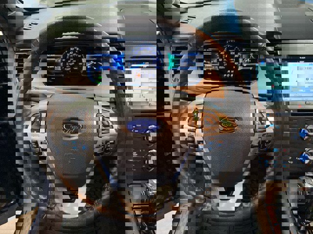 Certified 2017 Ford Taurus SEL w/ Equipment Group 201A image 18