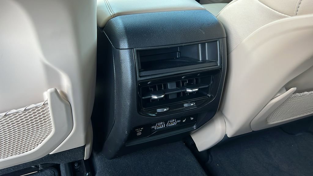 Used 2023 Jeep Grand Cherokee Limited AWD/4WD image 10