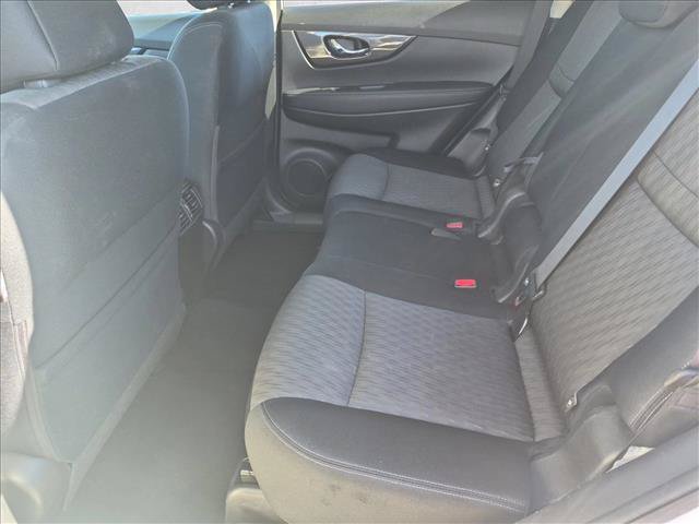 Used 2017 Nissan Rogue SV FWD image 18
