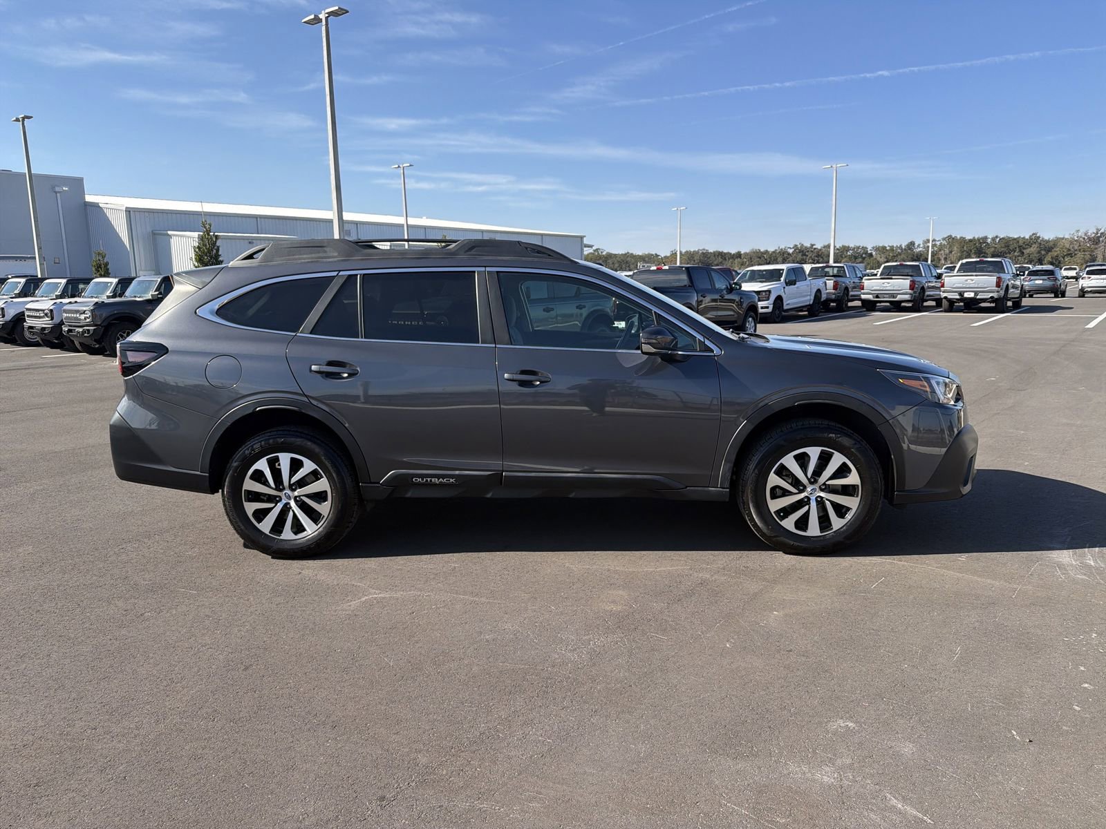 Used 2021 Subaru Outback Premium image 3