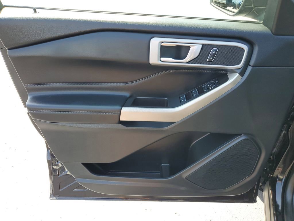 Certified 2023 Ford Explorer XLT w/ Equipment Group 202A image 7