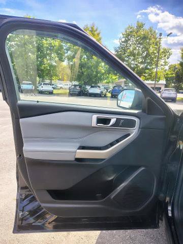 Certified 2021 Ford Explorer XLT w/ Equipment Group 202A AWD/4WD image 13
