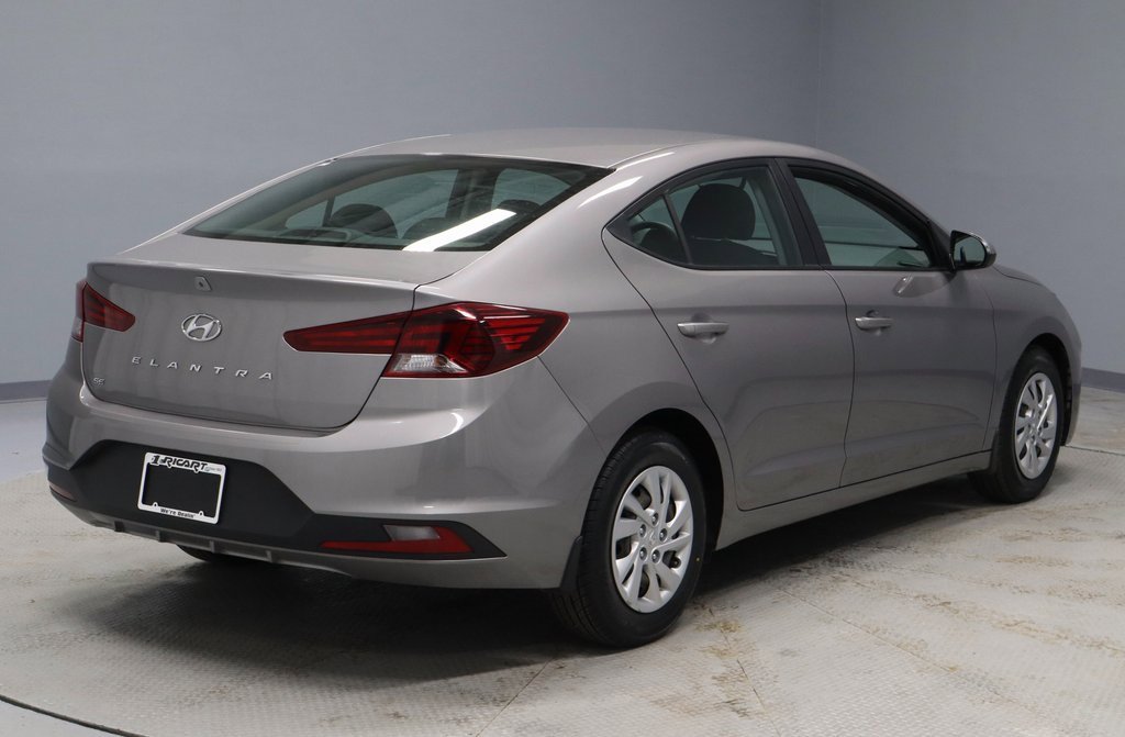 Used 2020 Hyundai Elantra SE w/ Winter Weather Package image 10