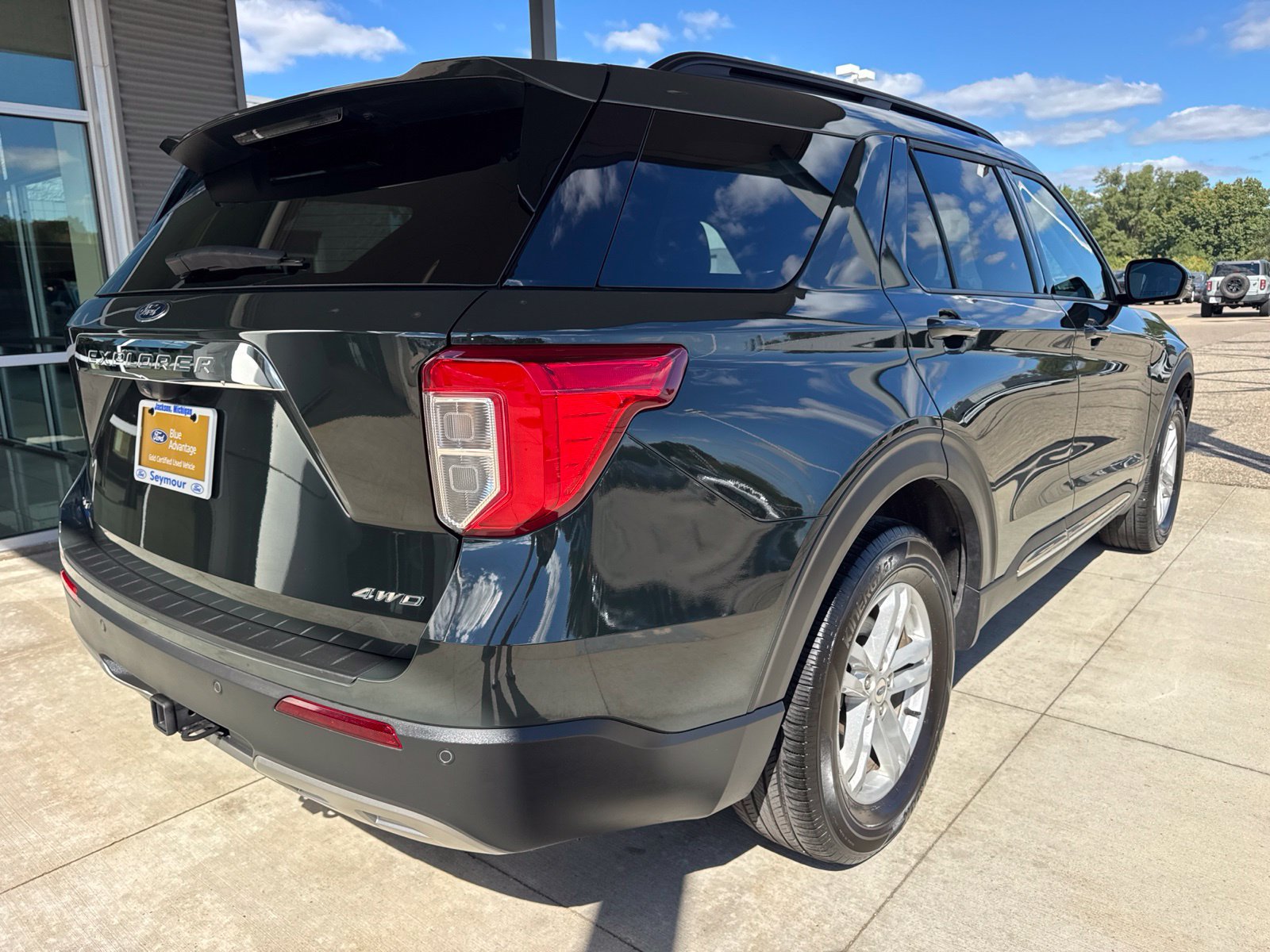 Certified 2024 Ford Explorer XLT w/ Equipment Group 202A AWD/4WD image 8