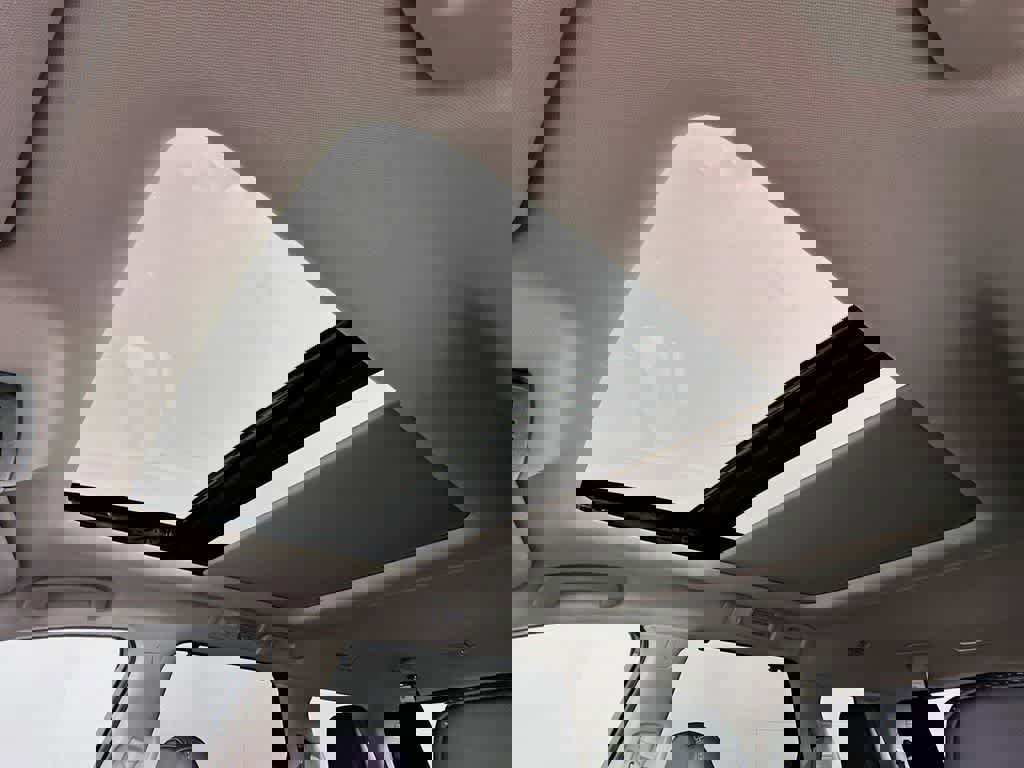 Used 2025 Nissan Pathfinder Platinum w/ Cargo Package image 31