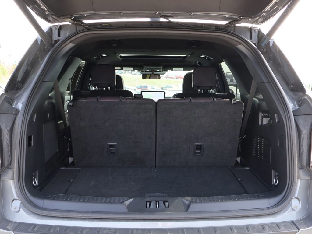 Certified 2025 Ford Explorer Platinum w/ LUX Leather Package image 16