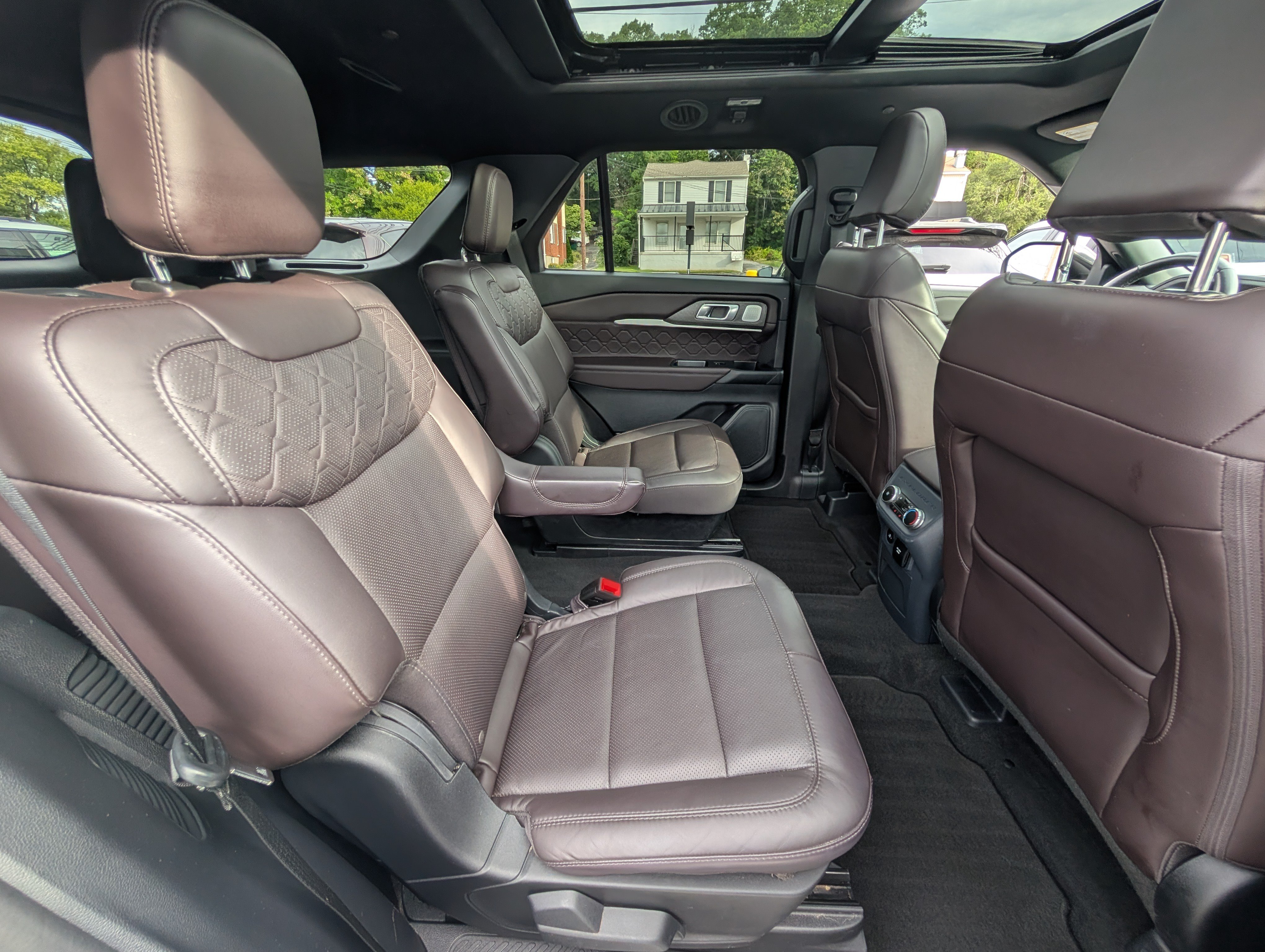 Certified 2025 Ford Explorer Platinum w/ LUX Leather Package AWD/4WD image 13