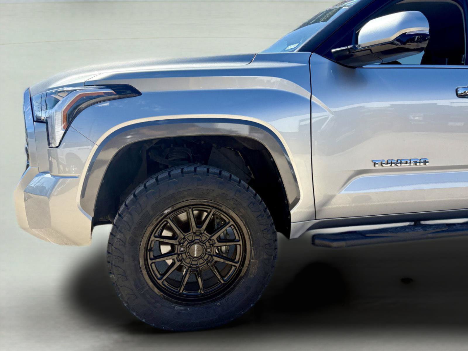 Used 2024 Toyota Tundra Limited w/ Power Package AWD/4WD image 8