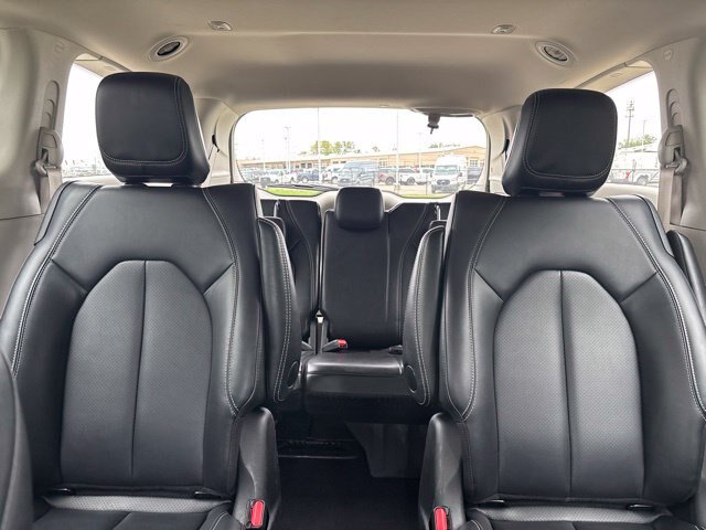 Used 2024 Chrysler Pacifica Limited FWD image 30