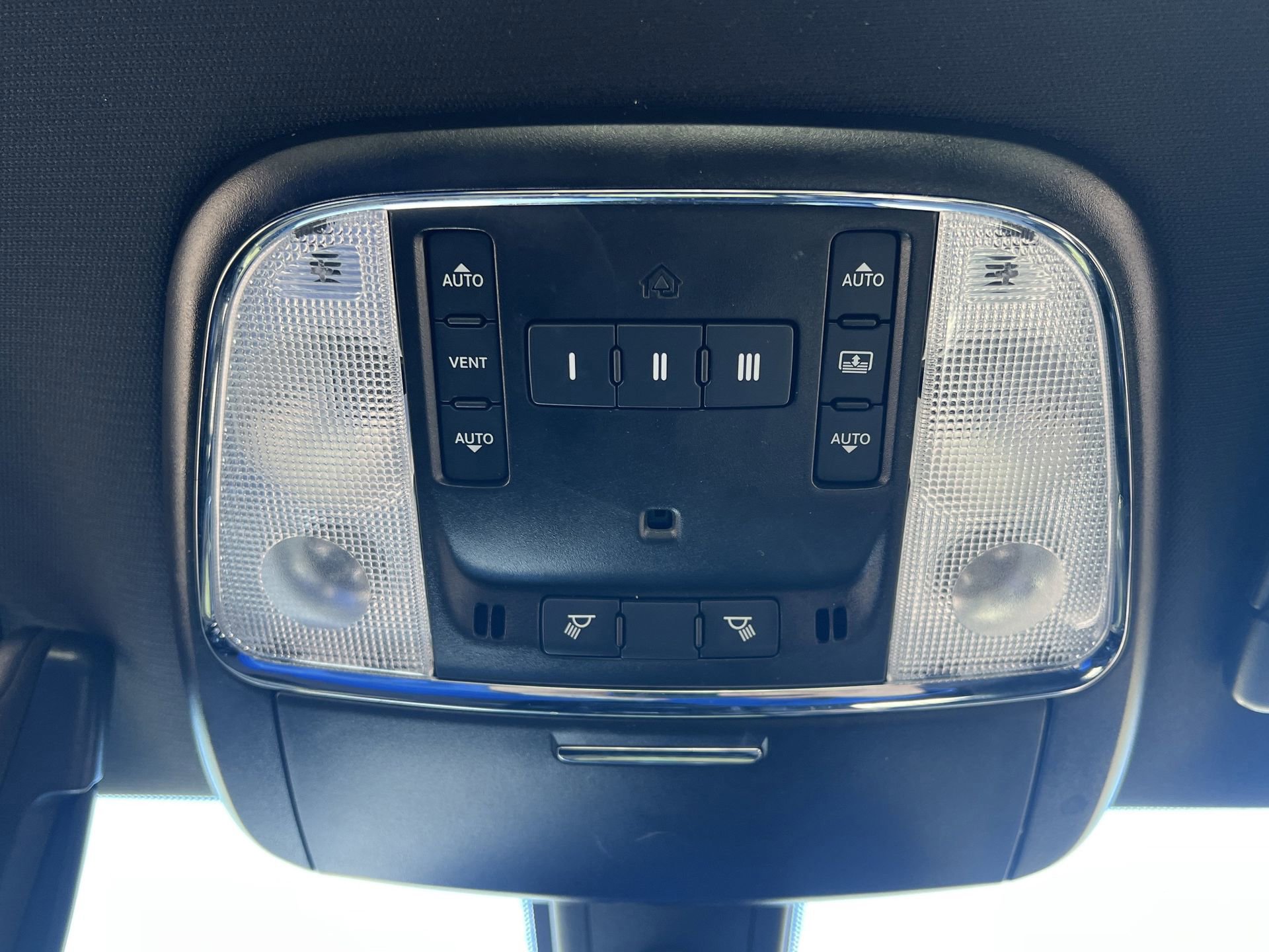 Used 2023 Chrysler 300 S image 19