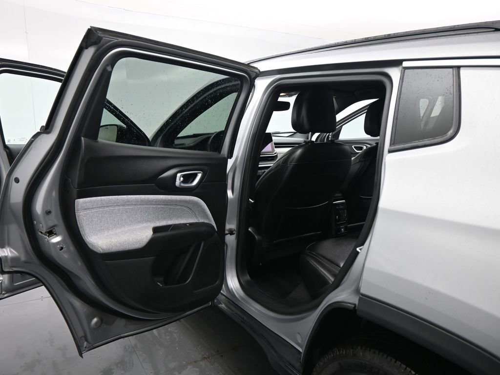 Used 2023 Jeep Compass Latitude image 43