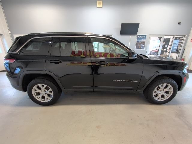 Used 2023 Jeep Grand Cherokee Limited AWD/4WD image 6
