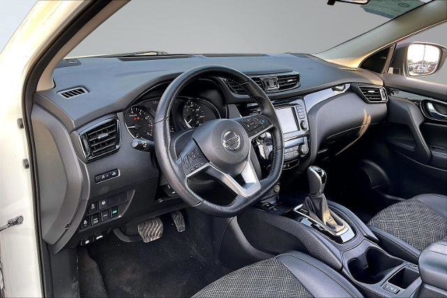 Used 2022 Nissan Rogue Sport SV w/ Technology Package image 17