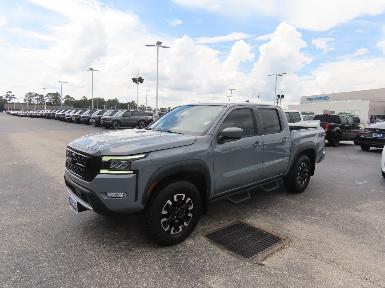 Used 2023 Nissan Frontier PRO-4X w/ Technology Package AWD/4WD image 3