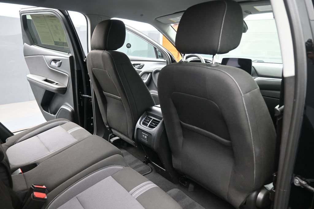 Used 2025 Chevrolet Blazer LT FWD image 23