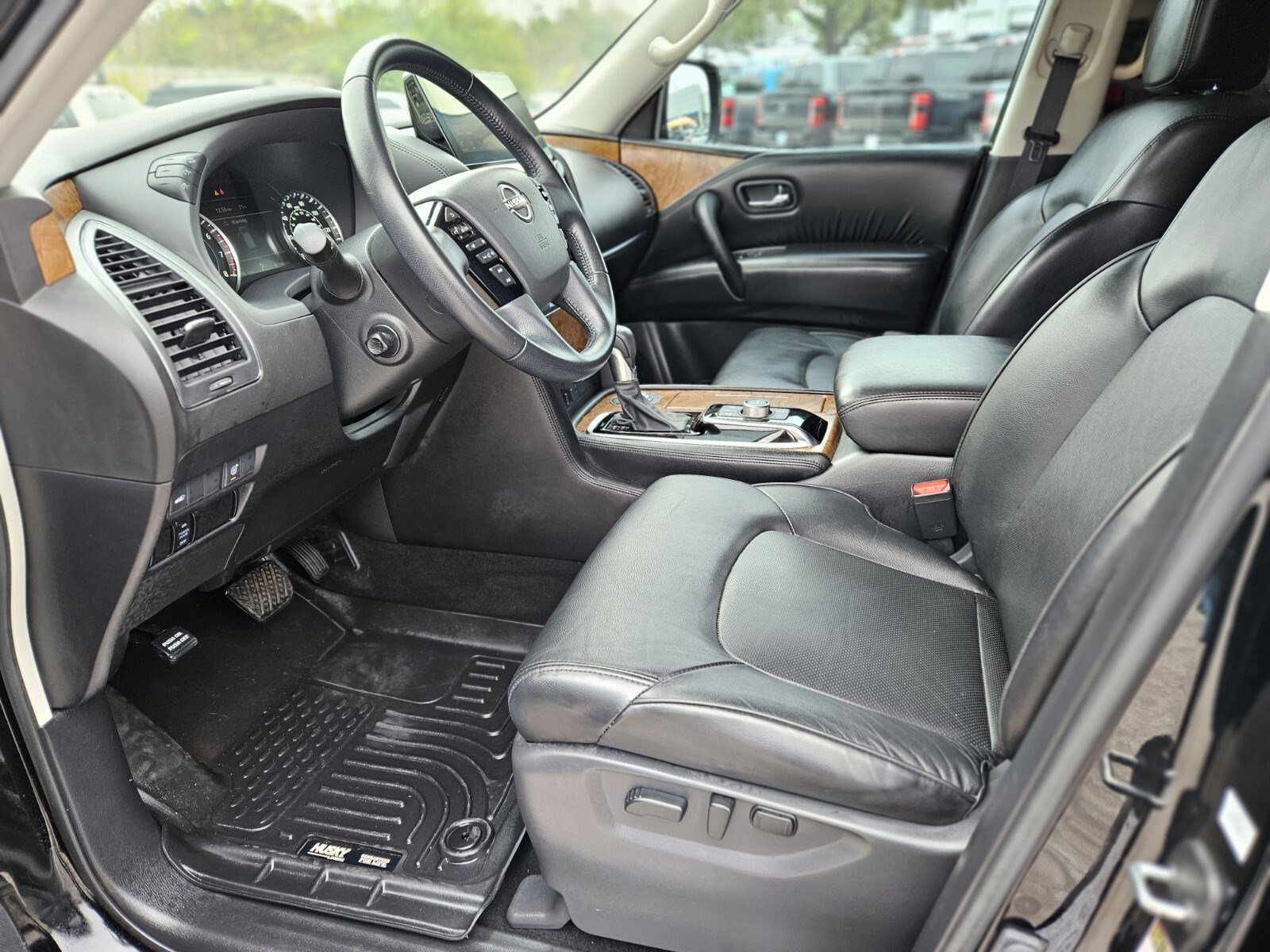 Used 2022 Nissan Armada SL w/ Captain's Chairs Package image 19