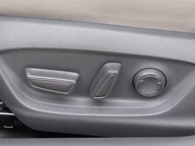 Used 2019 Toyota Camry SE FWD image 19