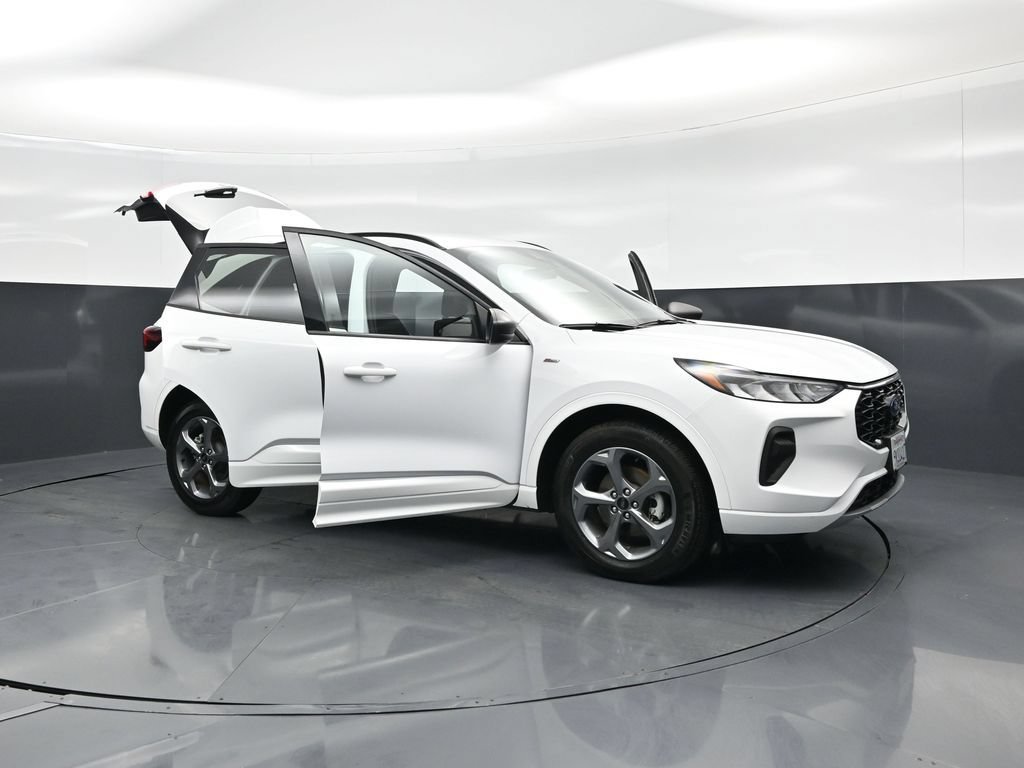 Certified 2023 Ford Escape ST-Line w/ Tech Pack #1 AWD/4WD image 31
