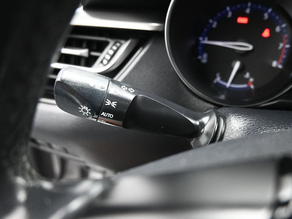 Used 2018 Toyota C-HR XLE FWD image 41