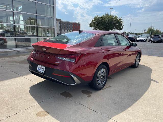 Used 2024 Hyundai Elantra Blue FWD image 5