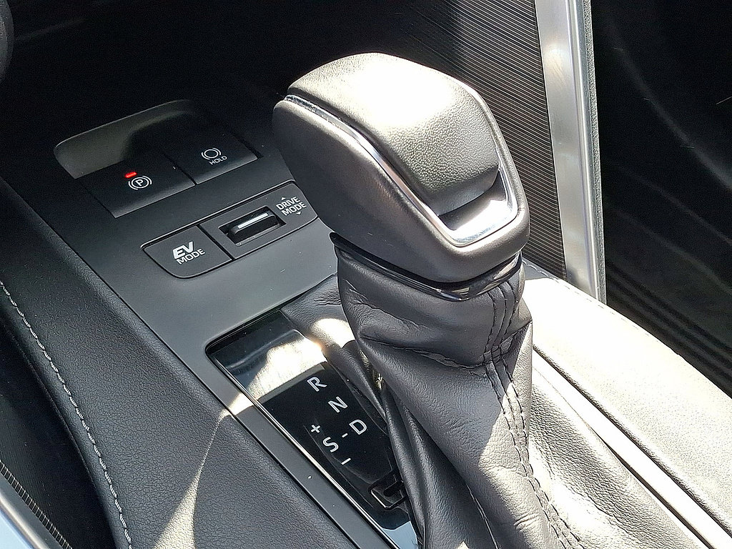 Used 2023 Toyota Venza Nightshade AWD/4WD image 18