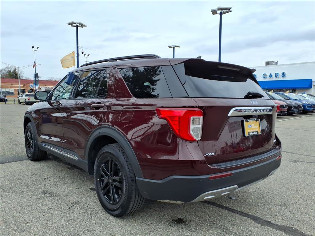Certified 2022 Ford Explorer XLT w/ Equipment Group 202A image 4