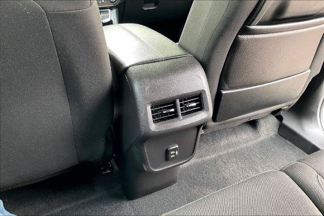 Used 2024 GMC Terrain SLE AWD/4WD image 33