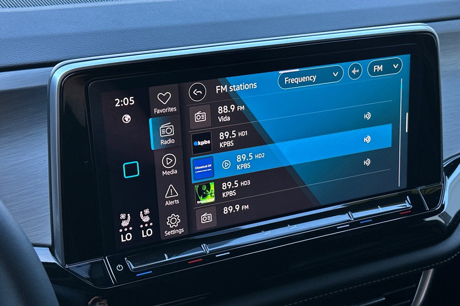 Used 2024 Volkswagen Atlas Cross Sport SE image 17