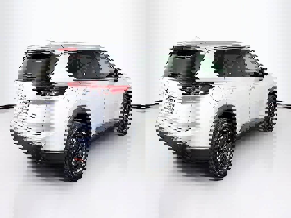 Used 2024 Nissan Rogue SV image 5