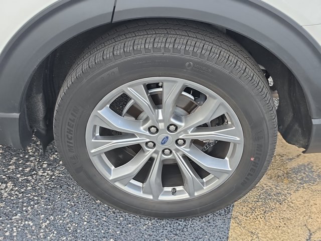 Certified 2023 Ford Explorer XLT w/ Equipment Group 202A RWD image 11