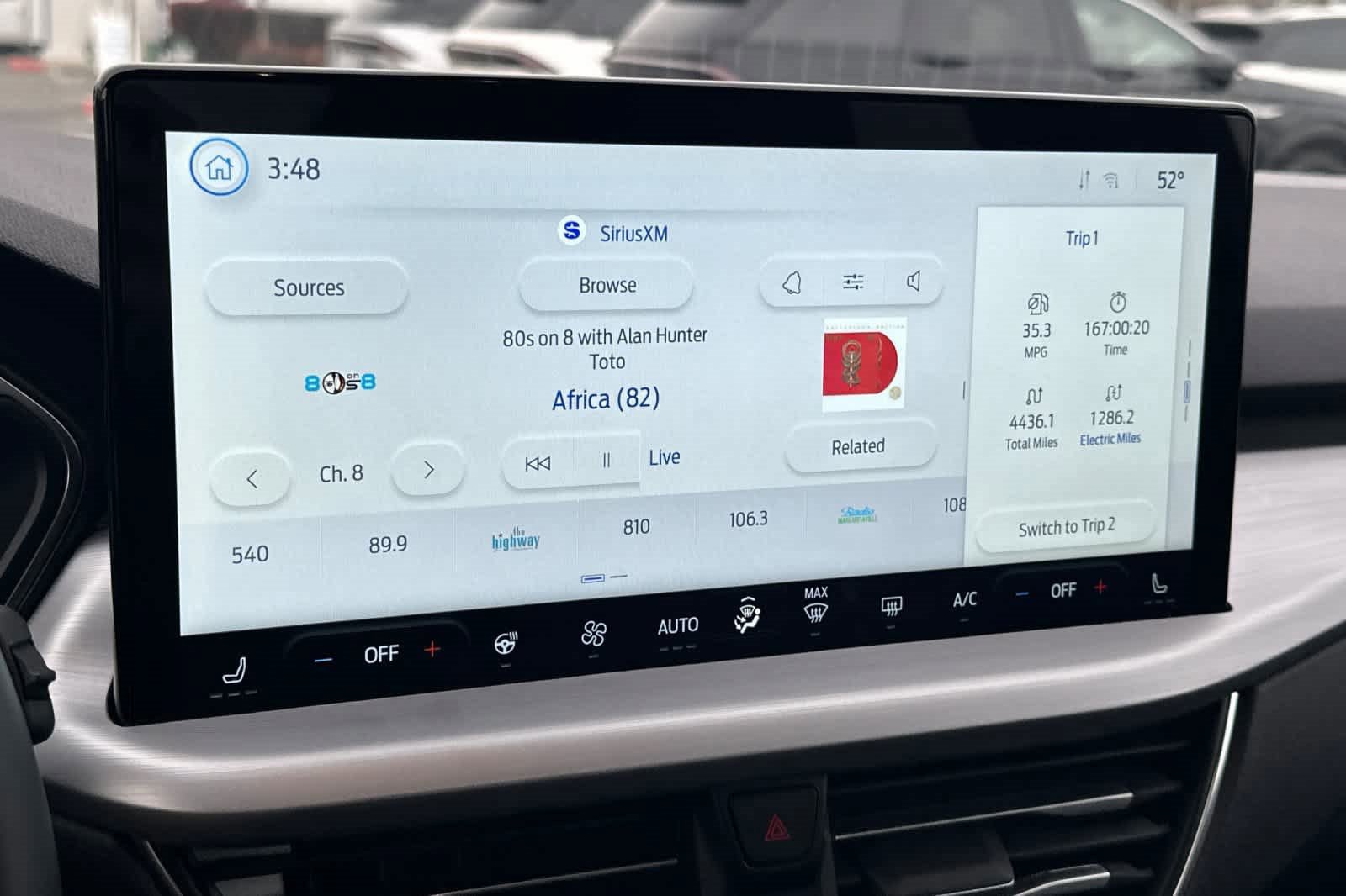 Certified 2025 Ford Escape SE w/ PHEV Premium Package image 18