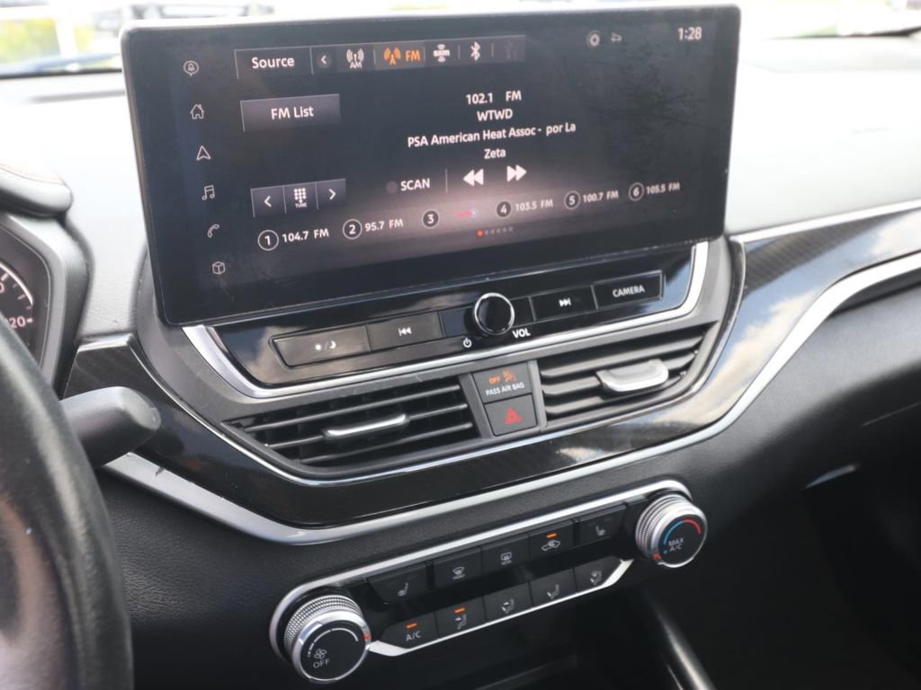 Used 2024 Nissan Altima 2.5 SR w/ SR Premium Package FWD image 19