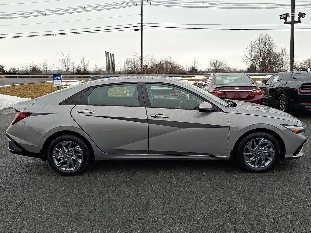 Used 2024 Hyundai Elantra SEL image 5