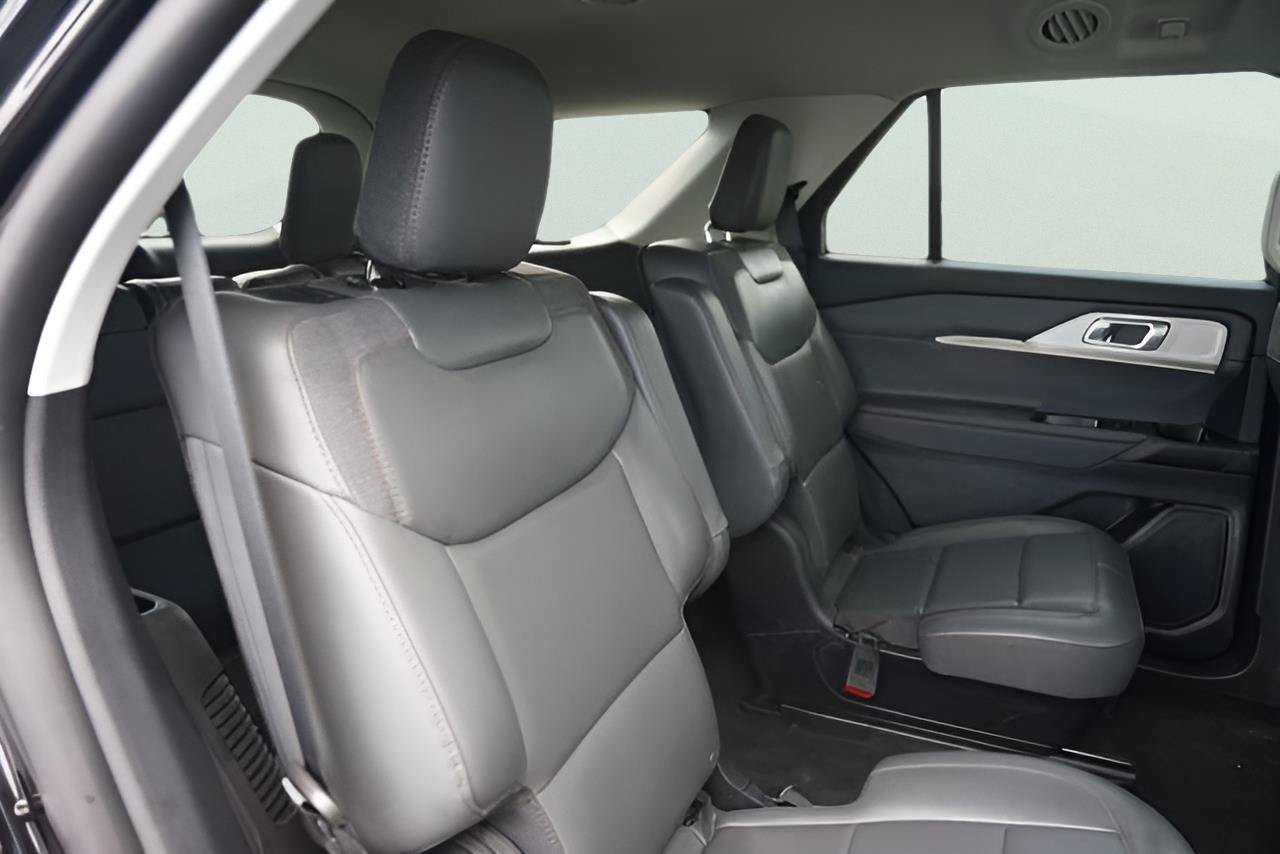 Certified 2026 Ford Explorer Active RWD image 18