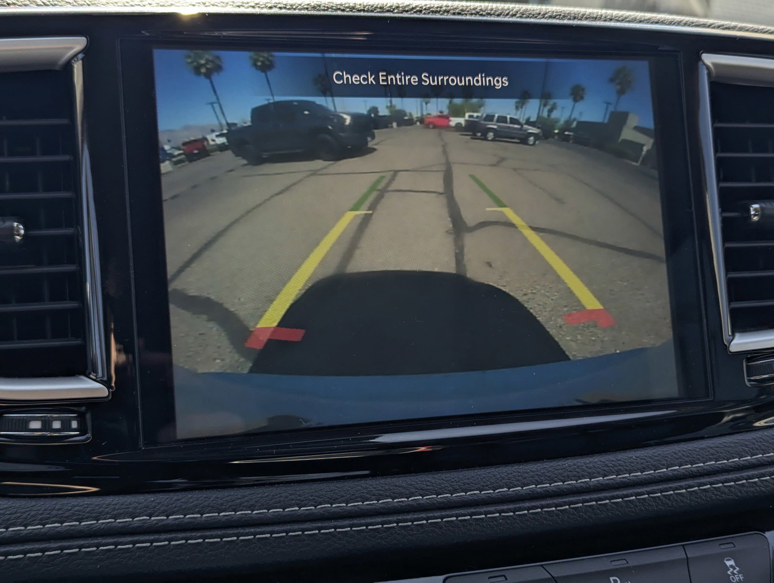 Used 2023 Chrysler Pacifica Touring-L FWD image 11