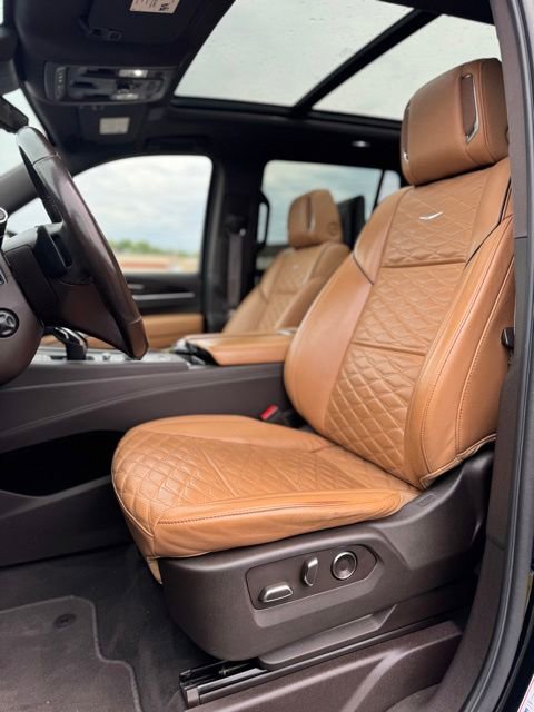 Used 2021 Cadillac Escalade Sport w/ LPO, Illumination Package AWD/4WD image 12
