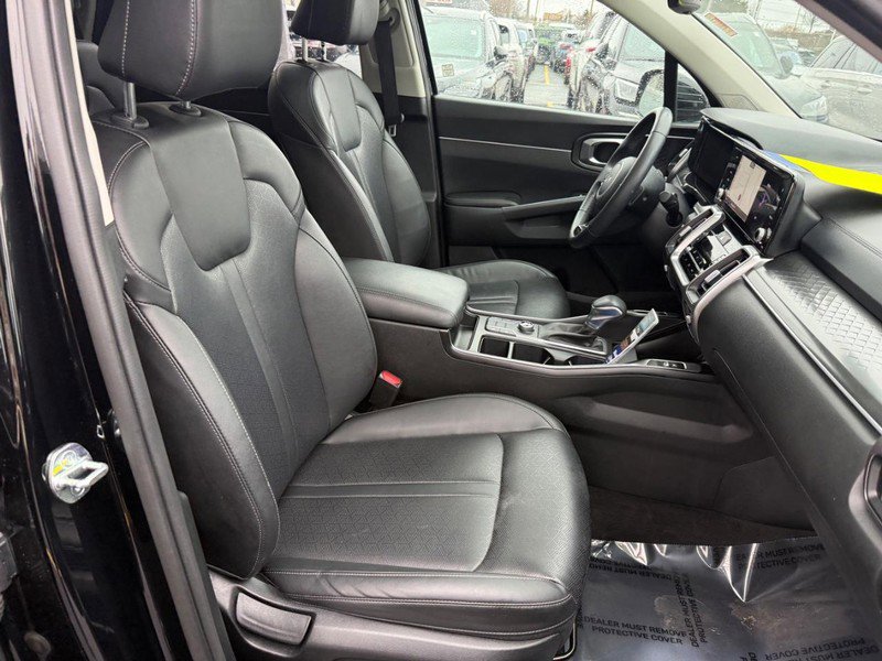 Used 2023 Kia Sorento S w/ Panoramic Sunroof Package image 9