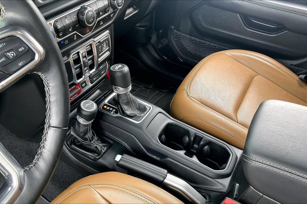 Used 2022 Jeep Wrangler Unlimited Rubicon 4xe w/ Cold Weather Group AWD/4WD image 15