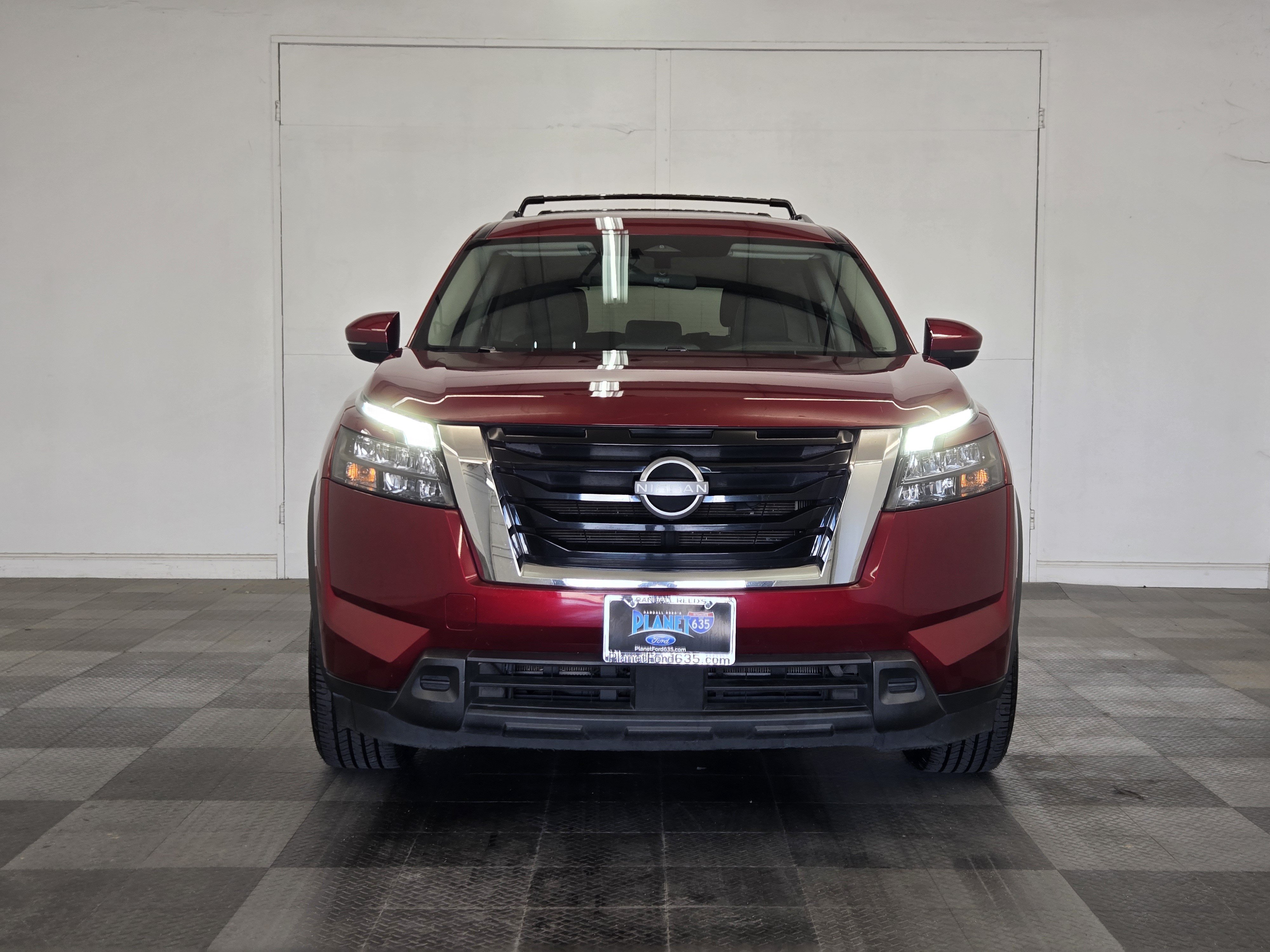 Used 2023 Nissan Pathfinder SV FWD image 3
