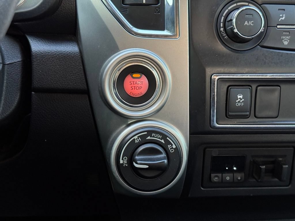 Used 2018 Nissan Titan SV AWD/4WD image 12