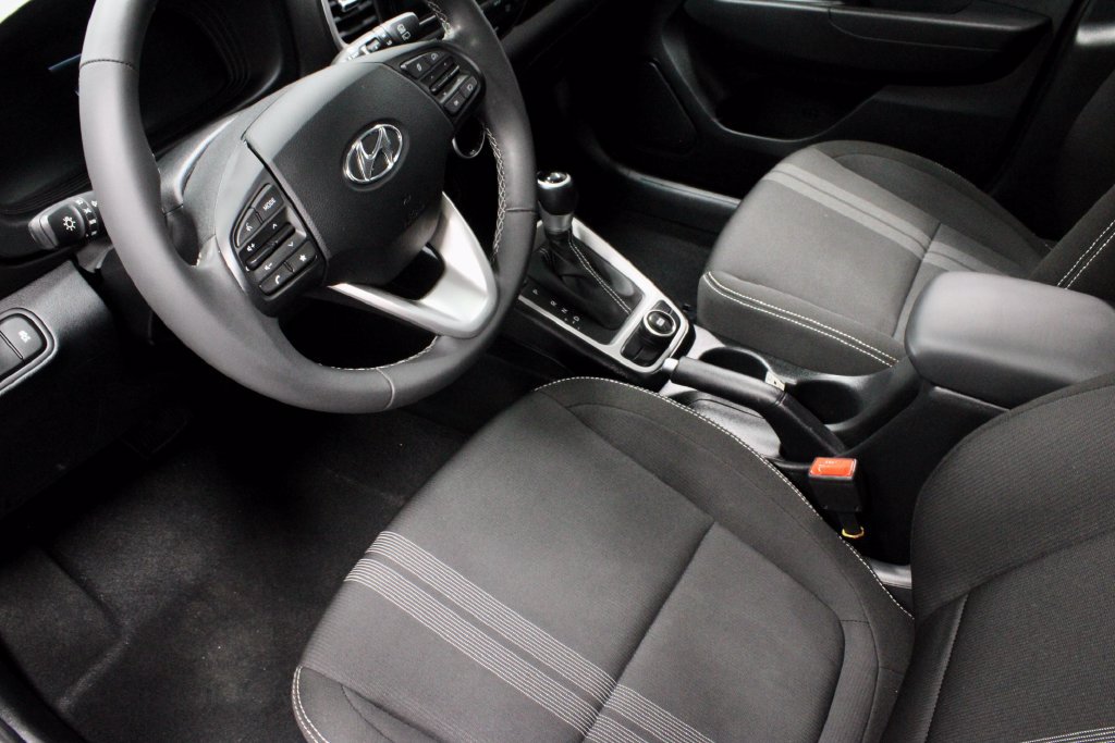 Used 2025 Hyundai Venue SEL FWD image 22