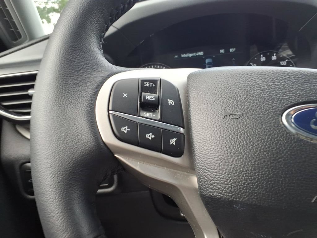 Certified 2024 Ford Explorer XLT w/ Equipment Group 202A AWD/4WD image 18