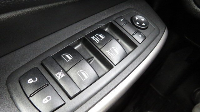 Used 2019 Jeep Cherokee Latitude Plus w/ Comfort/Convenience Group image 26