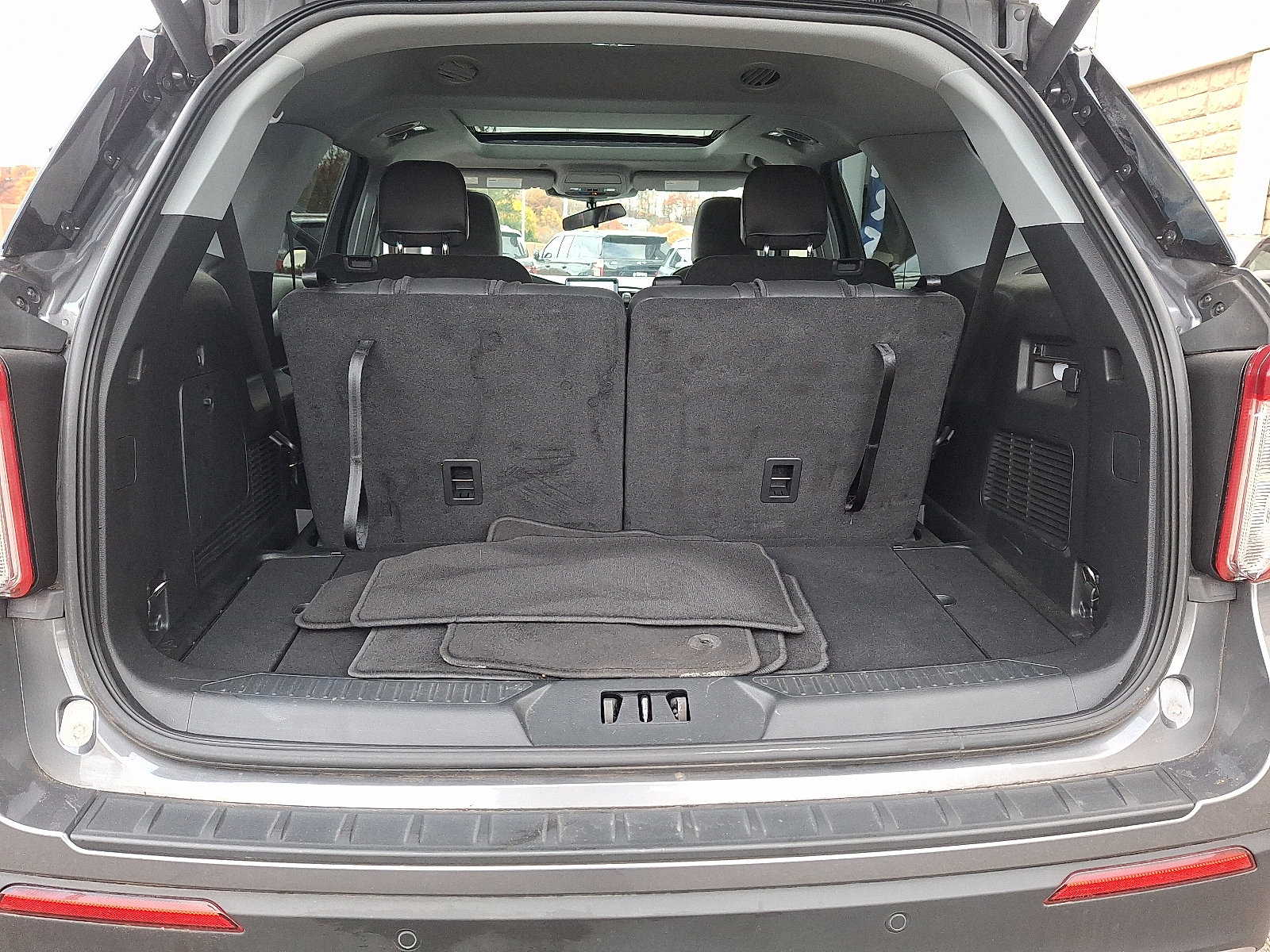 Certified 2022 Ford Explorer XLT w/ Equipment Group 202A image 28