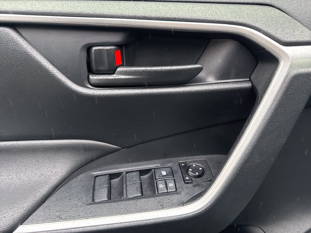 Used 2019 Toyota RAV4 LE w/ All Weather Liner Package AWD/4WD image 19